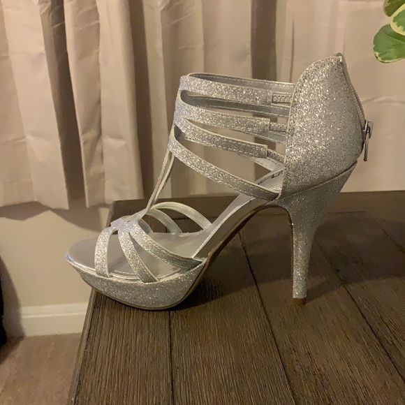 Glittery silver shoes - Picture 3 of 4